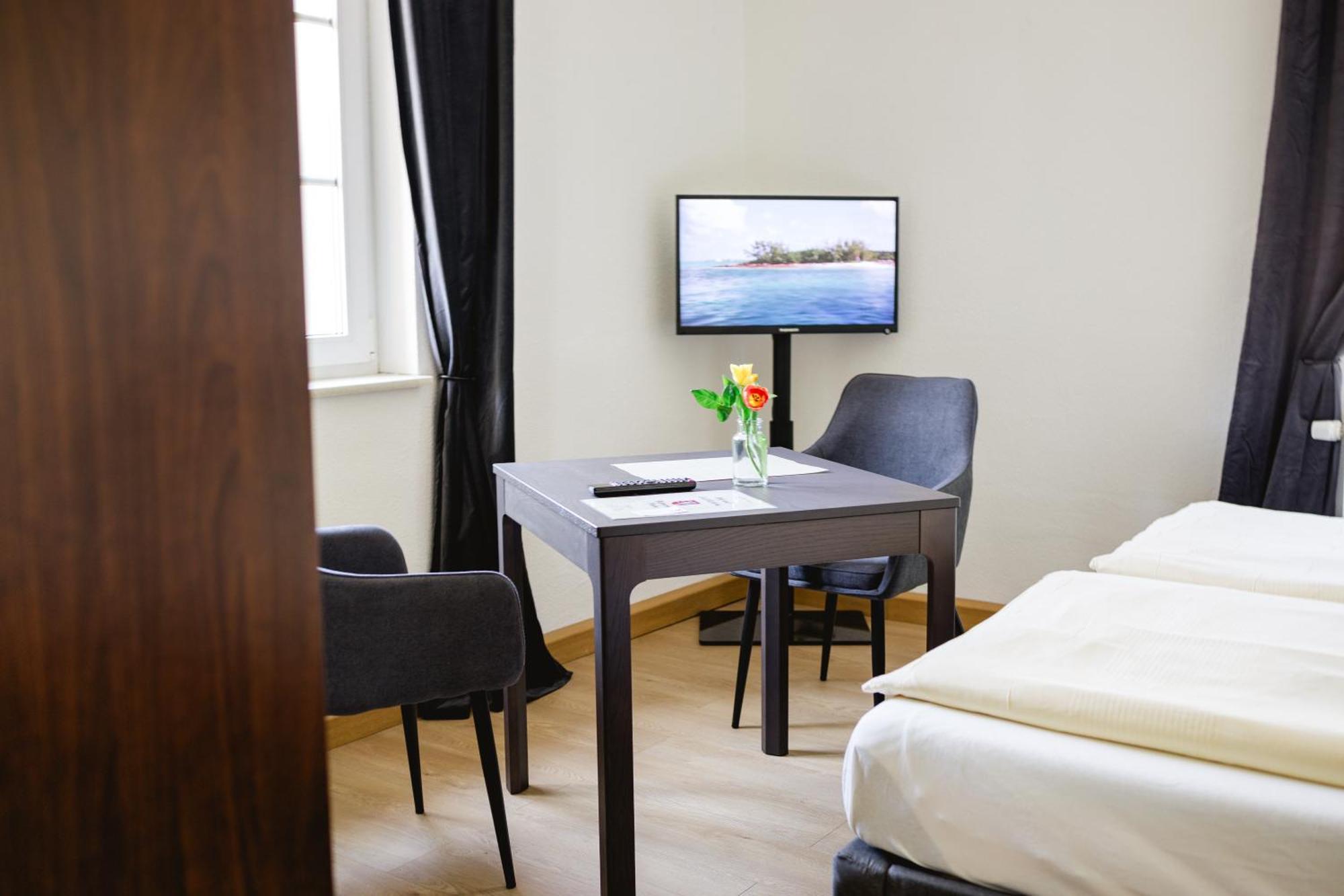Fliegerhorst Hotel Dresden Buitenkant foto
